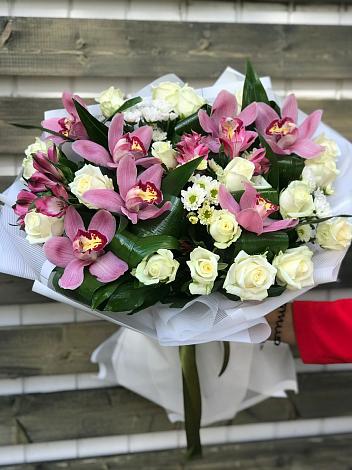 Букет цветов из: Розы и Хризантемы в Сосновый