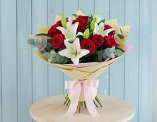 Букет цветов из:  Лилии и Розы #REPLACE_PRED# Сосновый