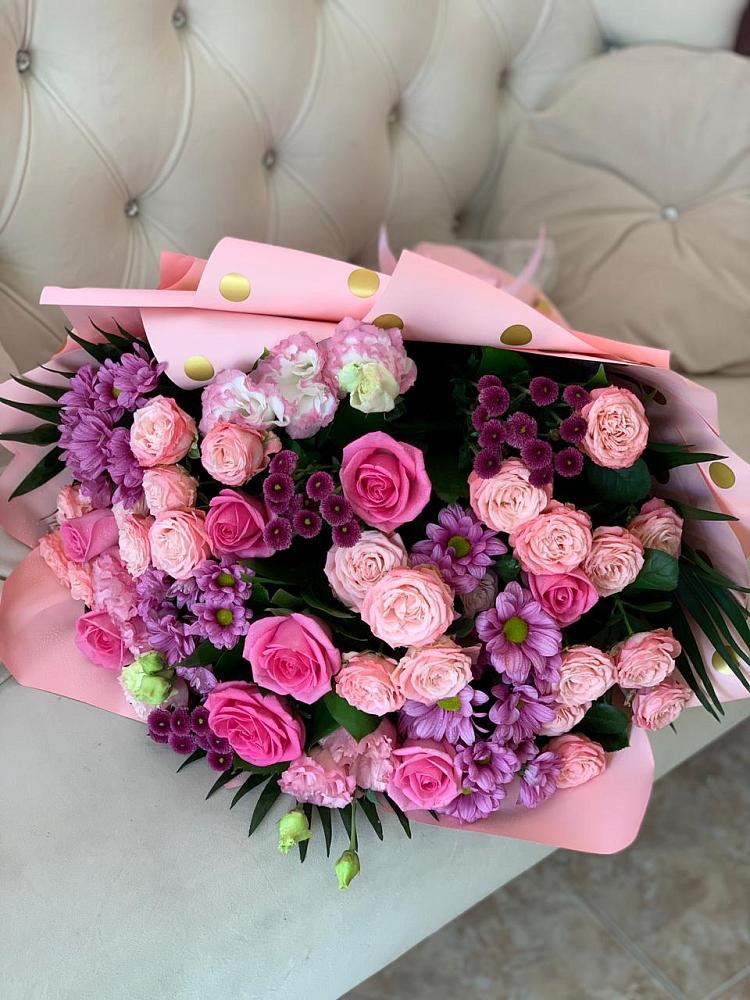 Букет цветов из: Хризантемы, Розы и Лизиантусы в Сосновый