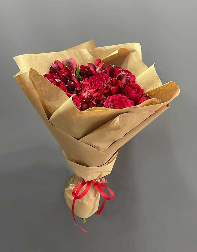 Букет цветов из: Альстромерии и Розы в Сосновый