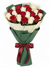 Букет Микс из красных и белых роз в Сосновый