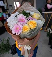 Букет цветов из:  Герберы, Розы и Хризантемы в Сосновый