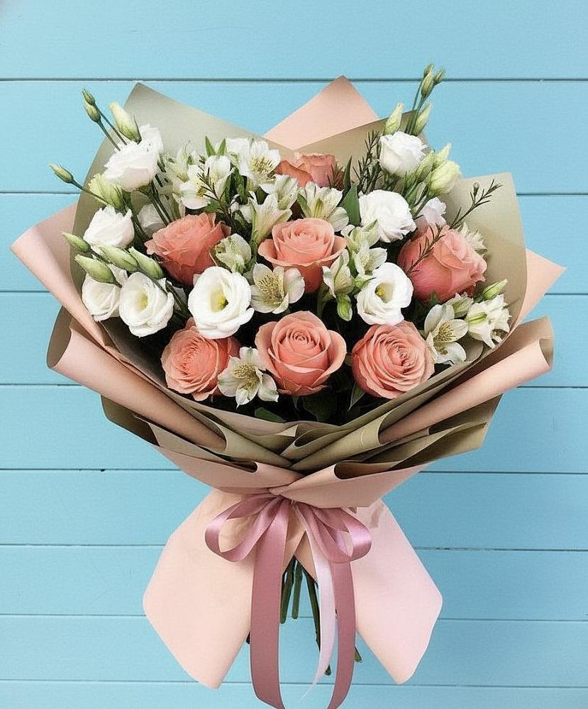 Букет цветов из: Розы, Альстромерии и Лизиантусы в Сосновый
