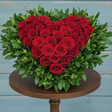 Цветочная композиция из Розы в виде сердца в Сосновый