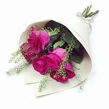 Букет цветов из:  Розы в Сосновый