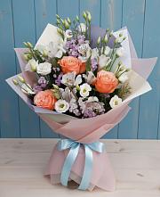 Букет цветов из:  Лизиантусы, Розы, Альстромерии и Гипсофила #REPLACE_PRED# Сосновый