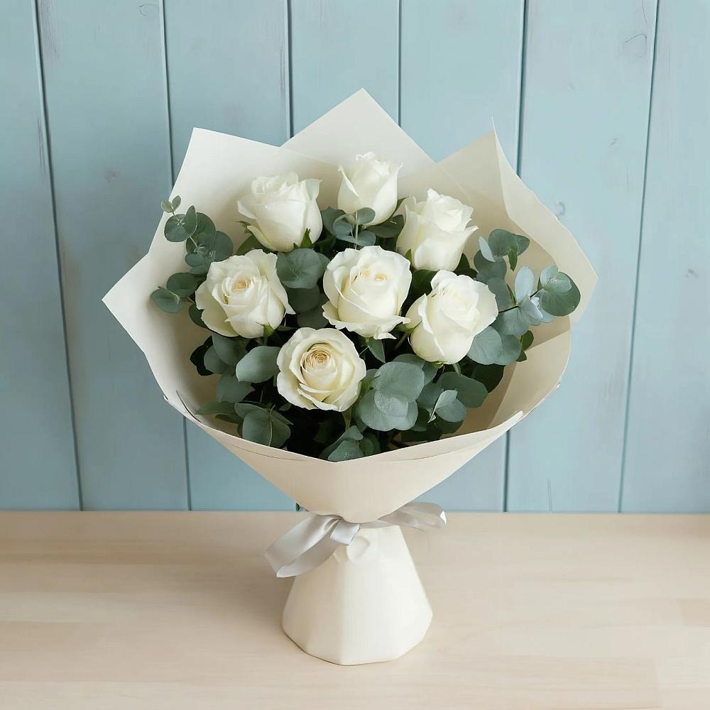 Букет Белые розы в Эвкалипте в Сосновый
