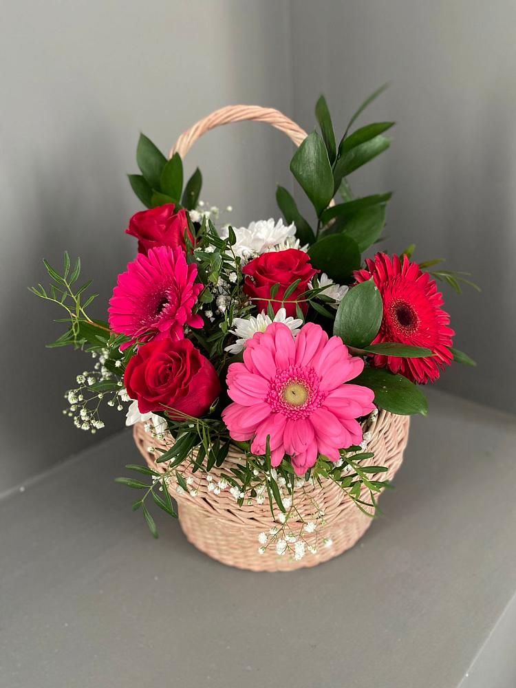 Цветочная композиция из Розы, Хризантемы и Герберы в корзине в Сосновый