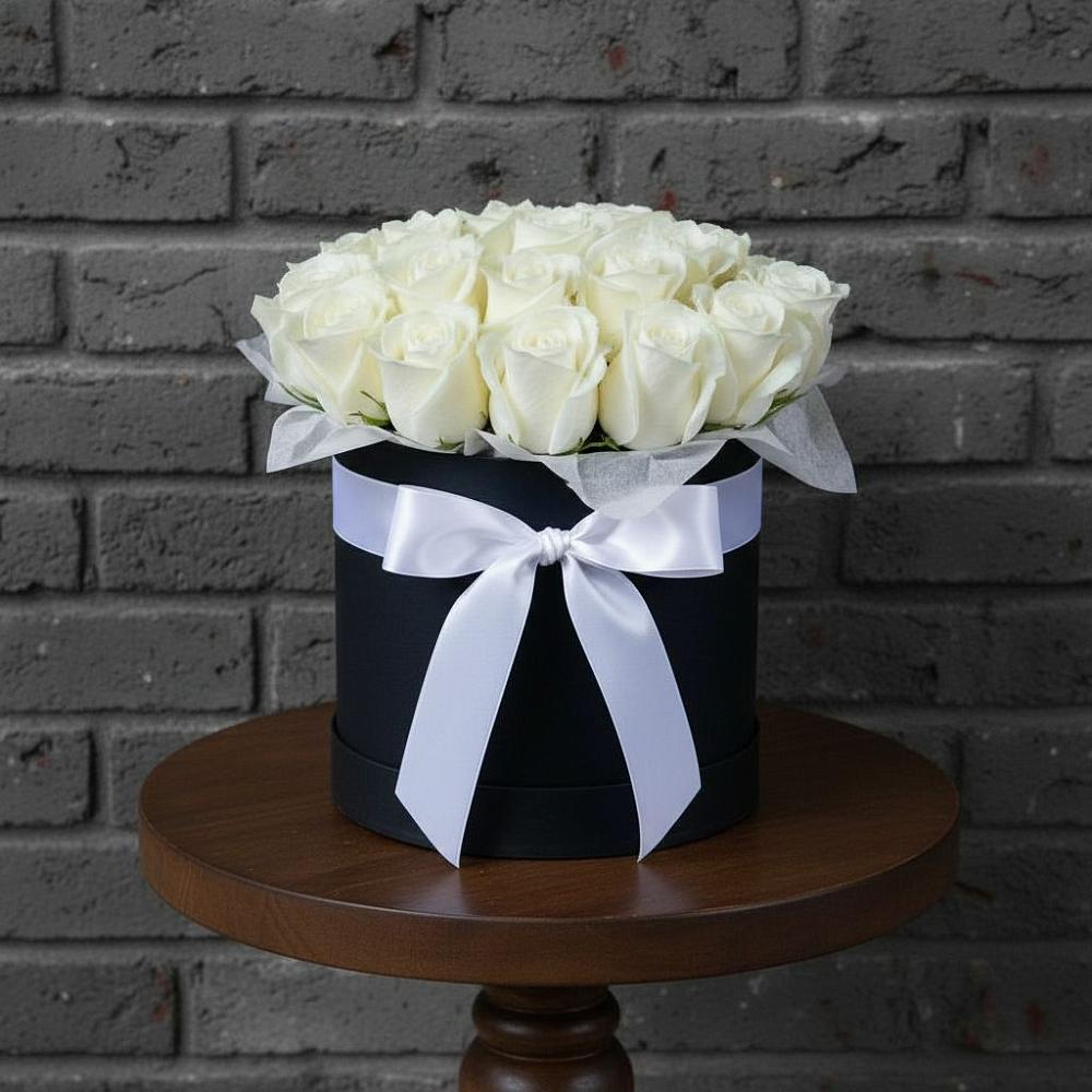 Цветочная композиция из Розы в шляпной коробке в Сосновый