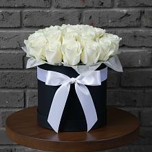 Цветочная композиция из Розы в шляпной коробке в Сосновый